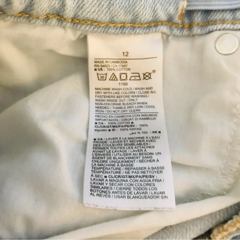 Old Navy High Rise Slouchy Straight Light Wash Distressed Jeans Girl’s size 12